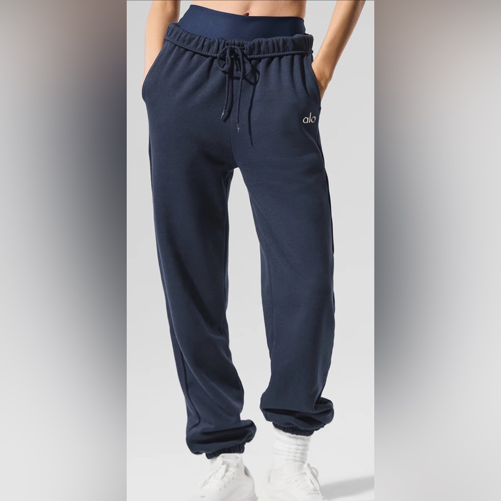 Alo Accolade Sweatpant | color: navy | size L
